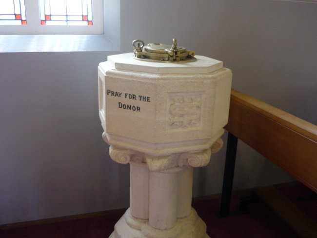  6.The font with a dogged porthole for its cover.jpg 